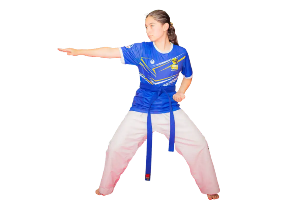 Joven aprendiendo disciplina y respeto en Taekwon-Do - Valores fundamentales