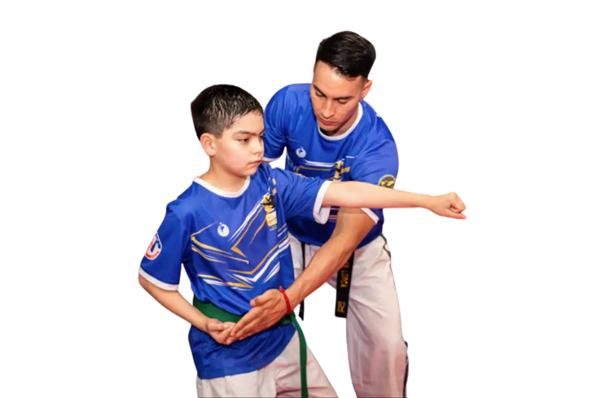 Joven desarrollando concentración y enfoque en Taekwon-Do - Habilidades mentales